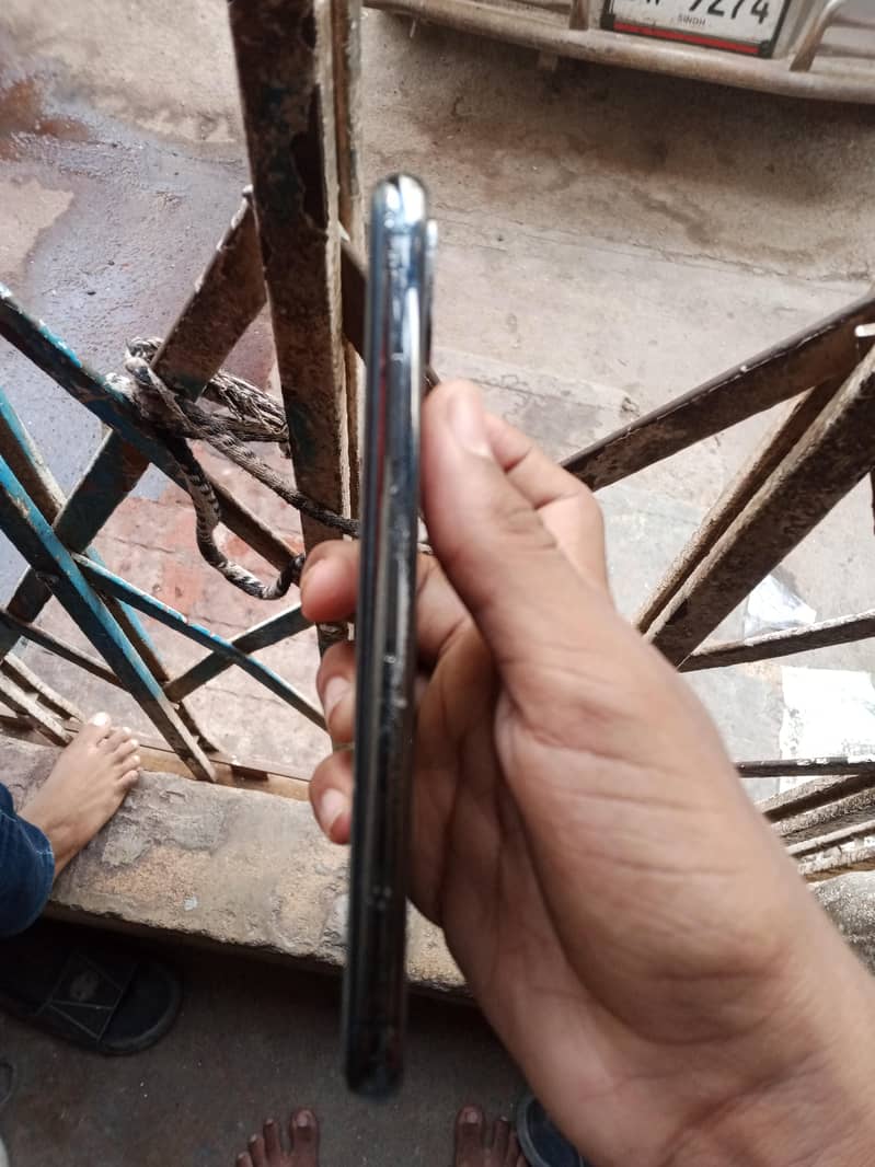 Apple iPhone X 4