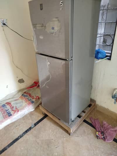 small size pel fridge in good condition