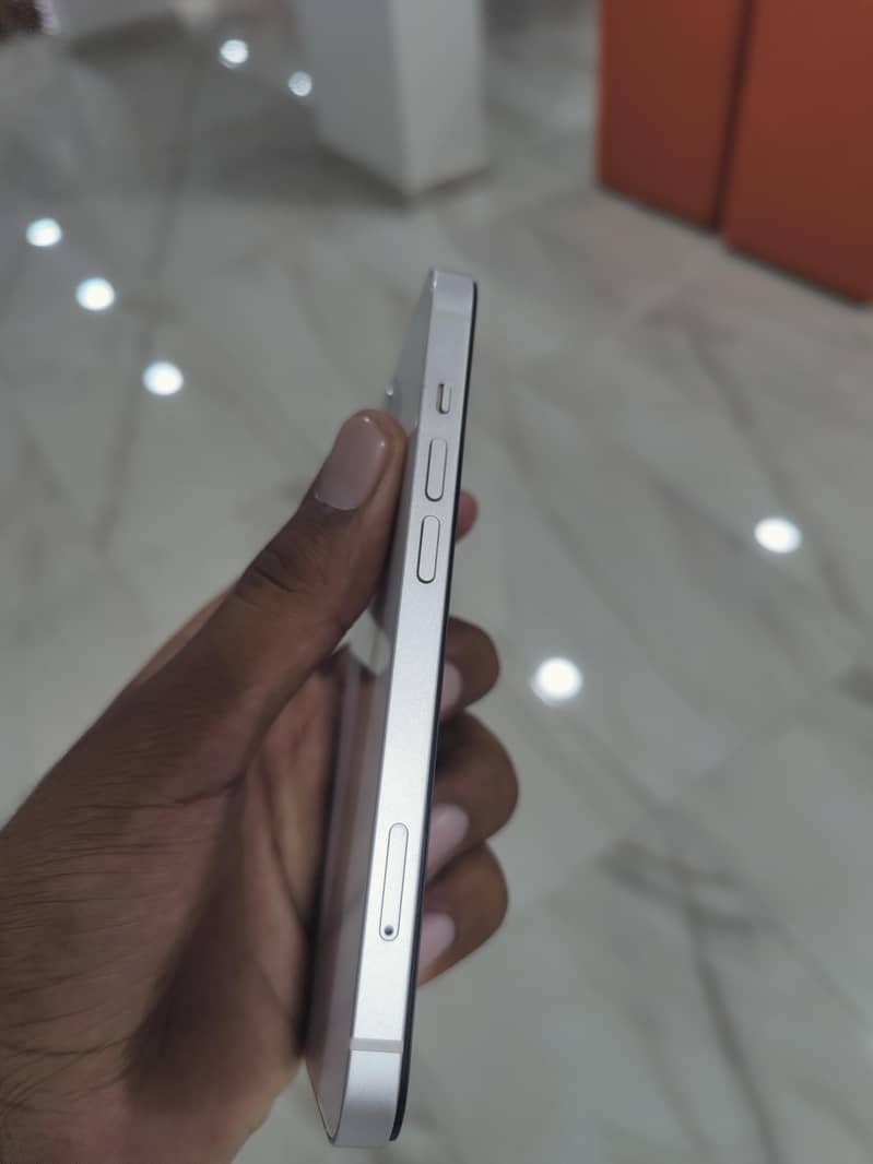Apple iPhone 13 7