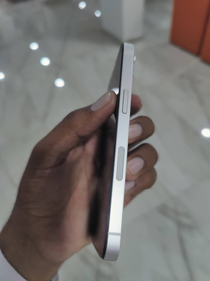 Apple iPhone 13 9