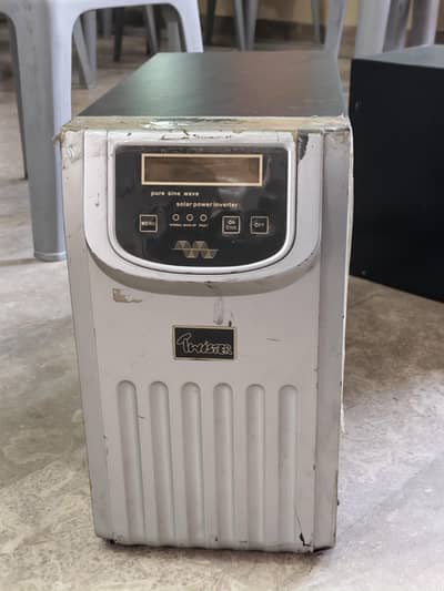 Twister Pure Sine Wave Solar UPS / Inverter