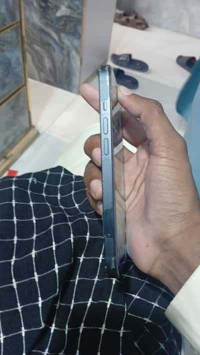 Apple iPhone 13 factory /83 betrry