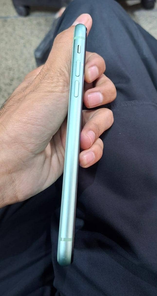 Apple iPhone 11 3