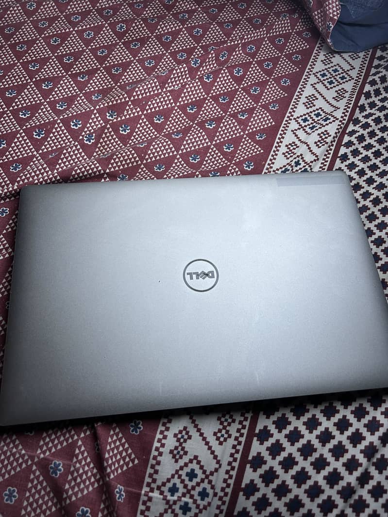 Dell Precision 5520 0