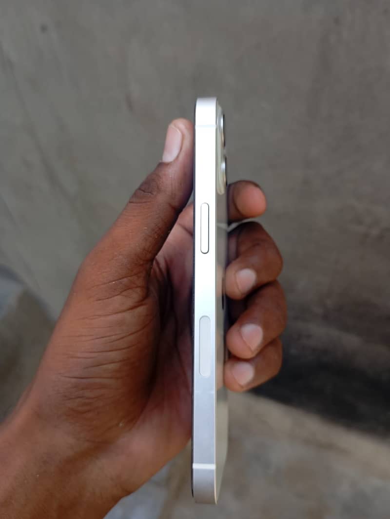 Apple iPhone 13 2