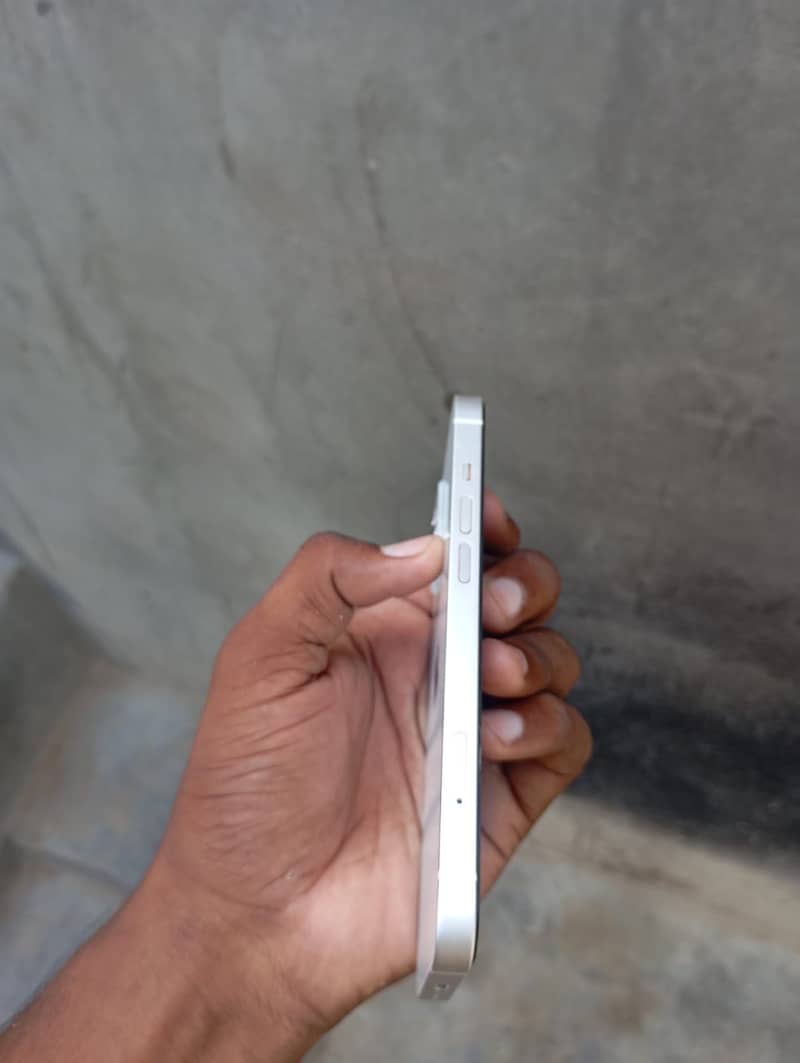 Apple iPhone 13 3