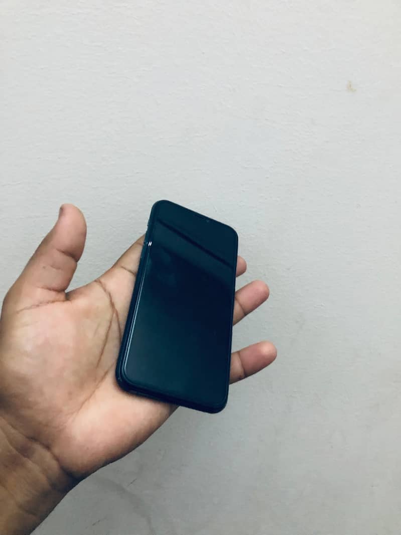 Apple iPhone 11 Pro 4