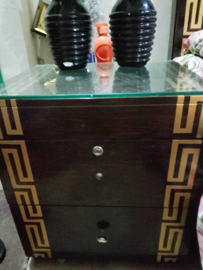 Dressing & Side Tables 3