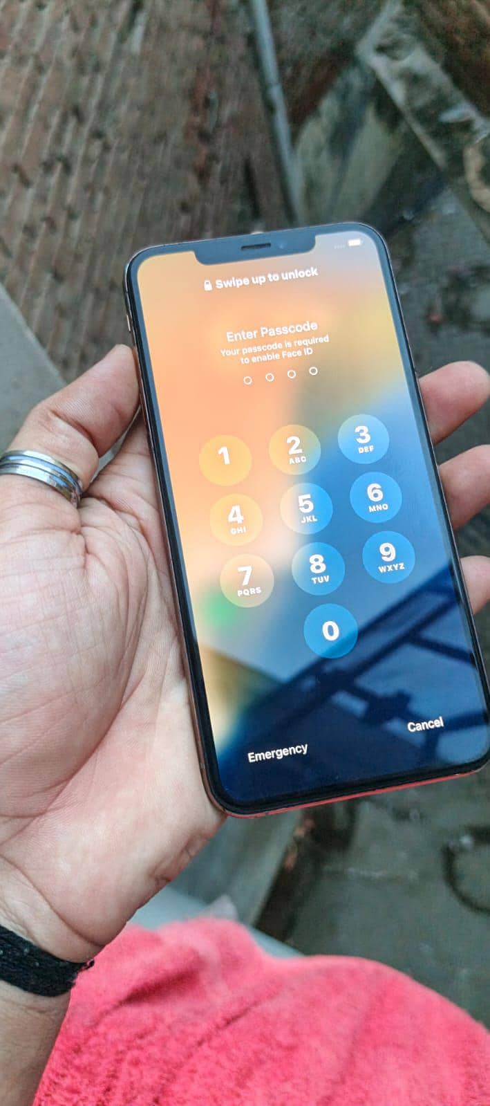 Apple iPhone XS Max 4