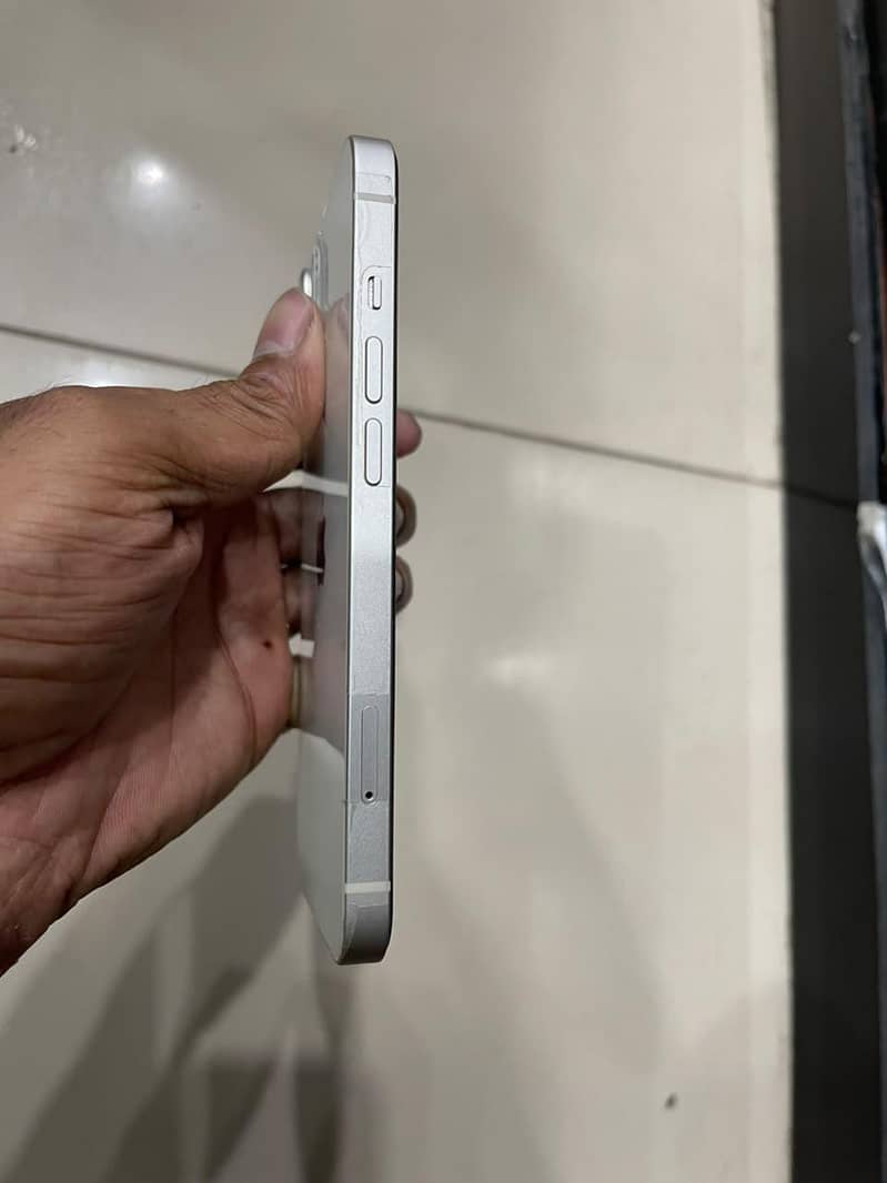 Apple iPhone 13 3