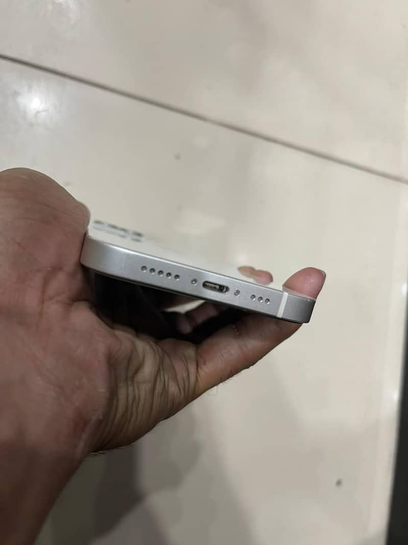 Apple iPhone 13 4