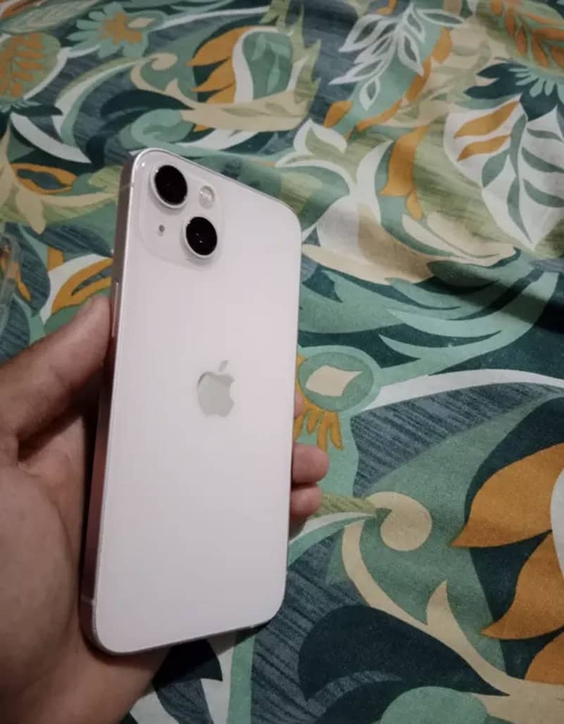 Apple iPhone 13 9