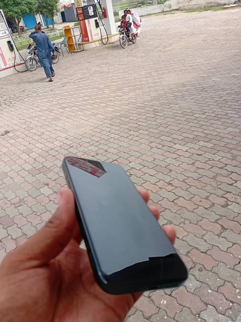 Apple iPhone 13 0