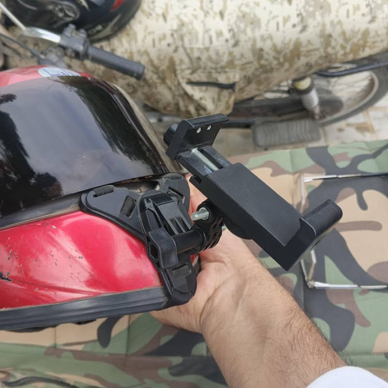 mobile holder for helmets 1