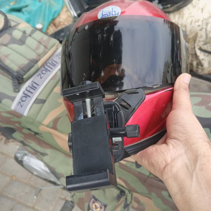 mobile holder for helmets 2