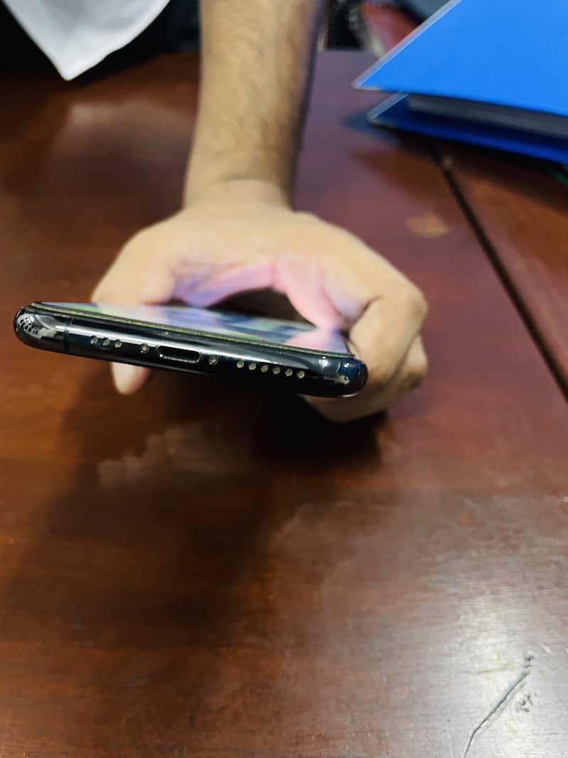 Apple iPhone 11 Pro 1