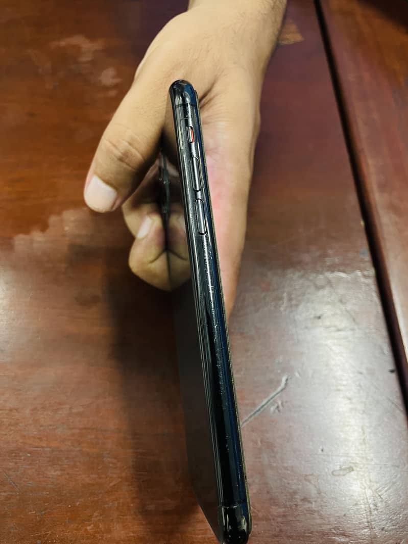 Apple iPhone 11 Pro 3
