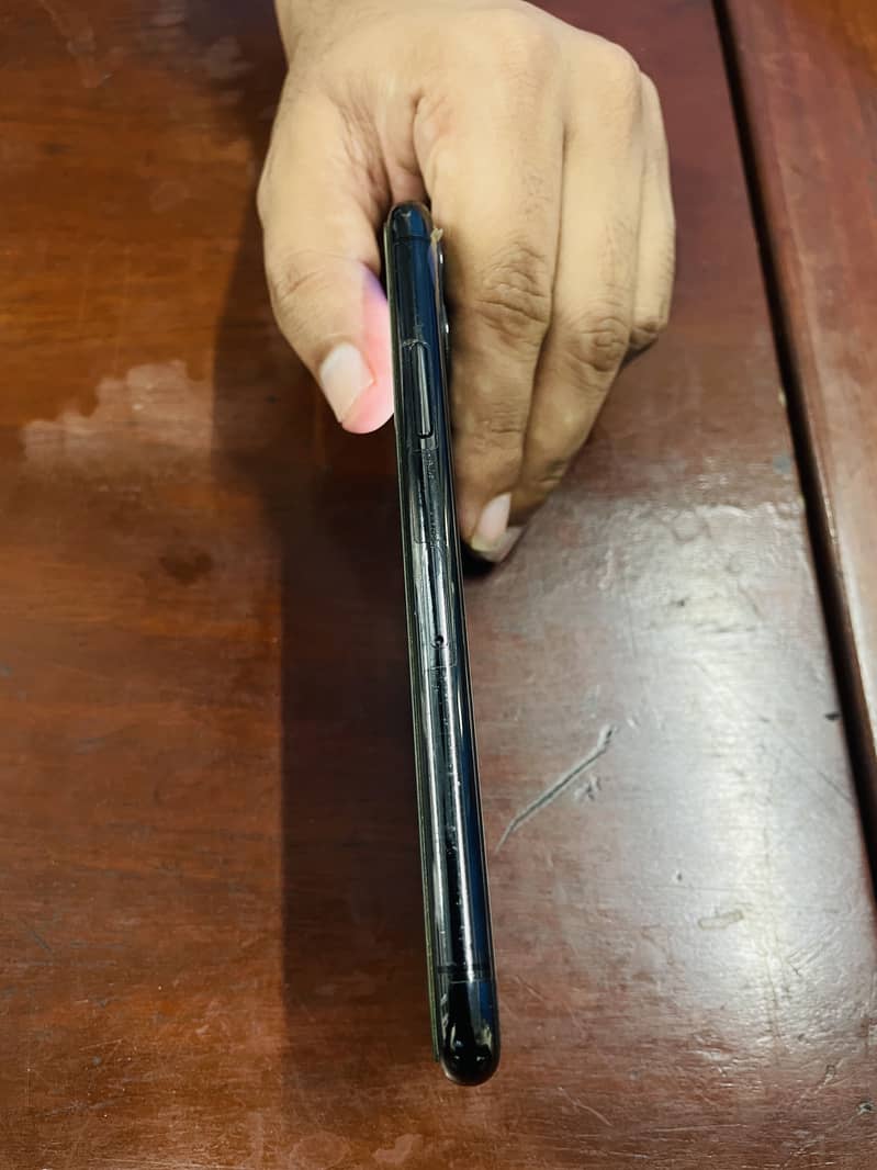 Apple iPhone 11 Pro 4