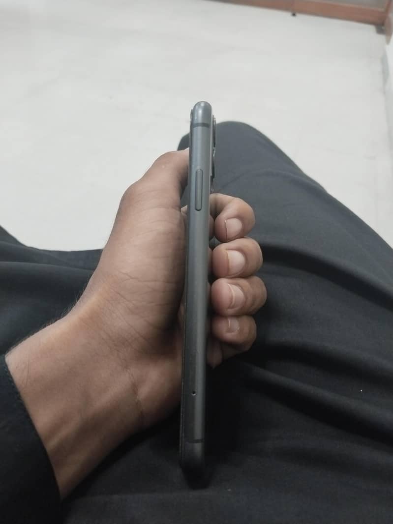 Apple iPhone 11 3