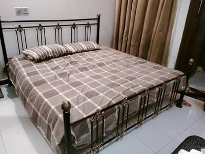 1 lron bed