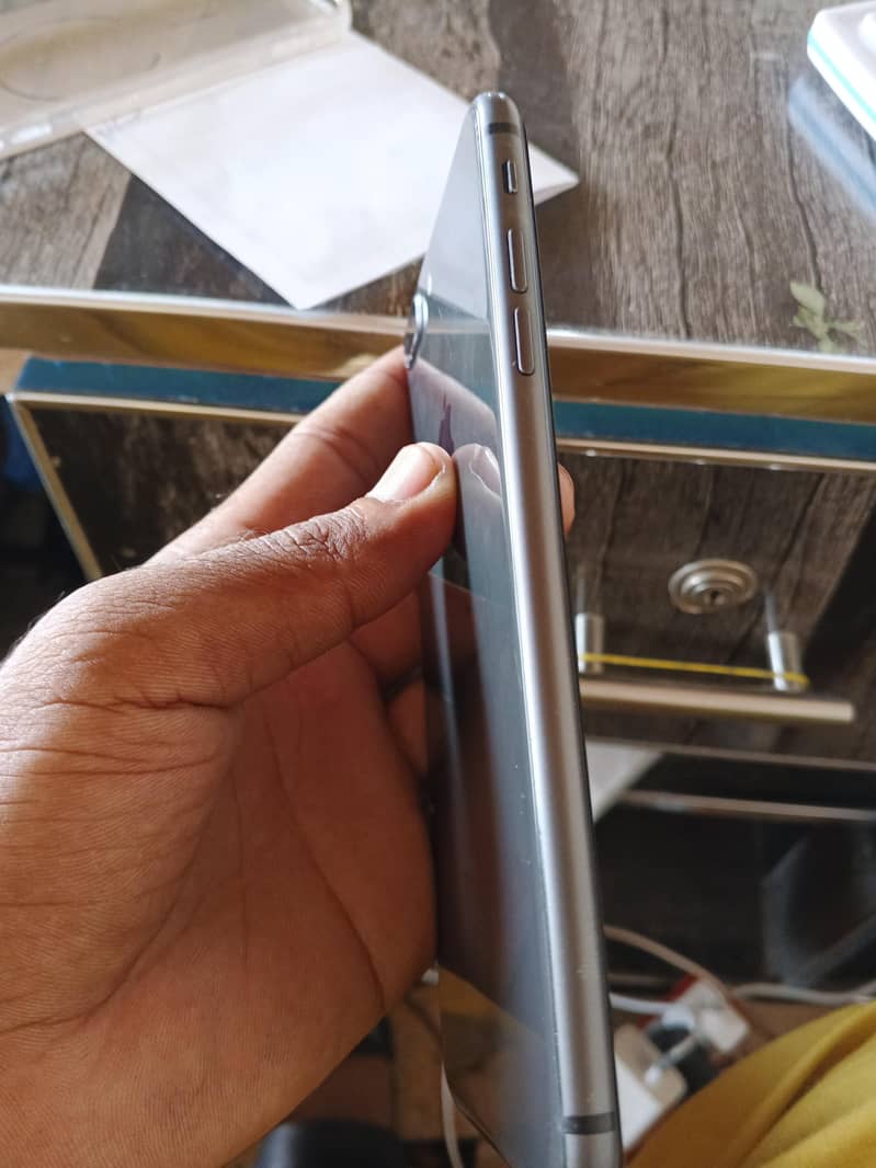 Apple iPhone 8 Plus 6