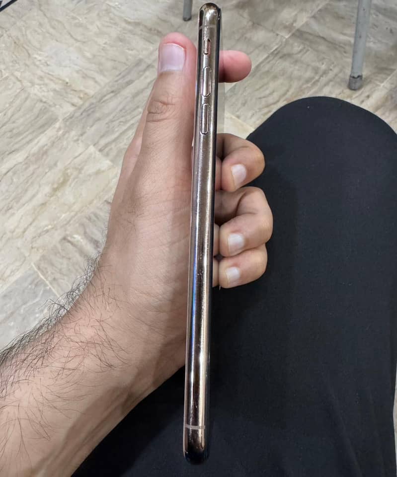 iPhone XS Max 4