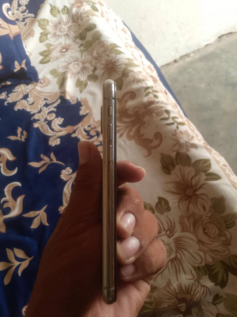 Apple iPhone X 3