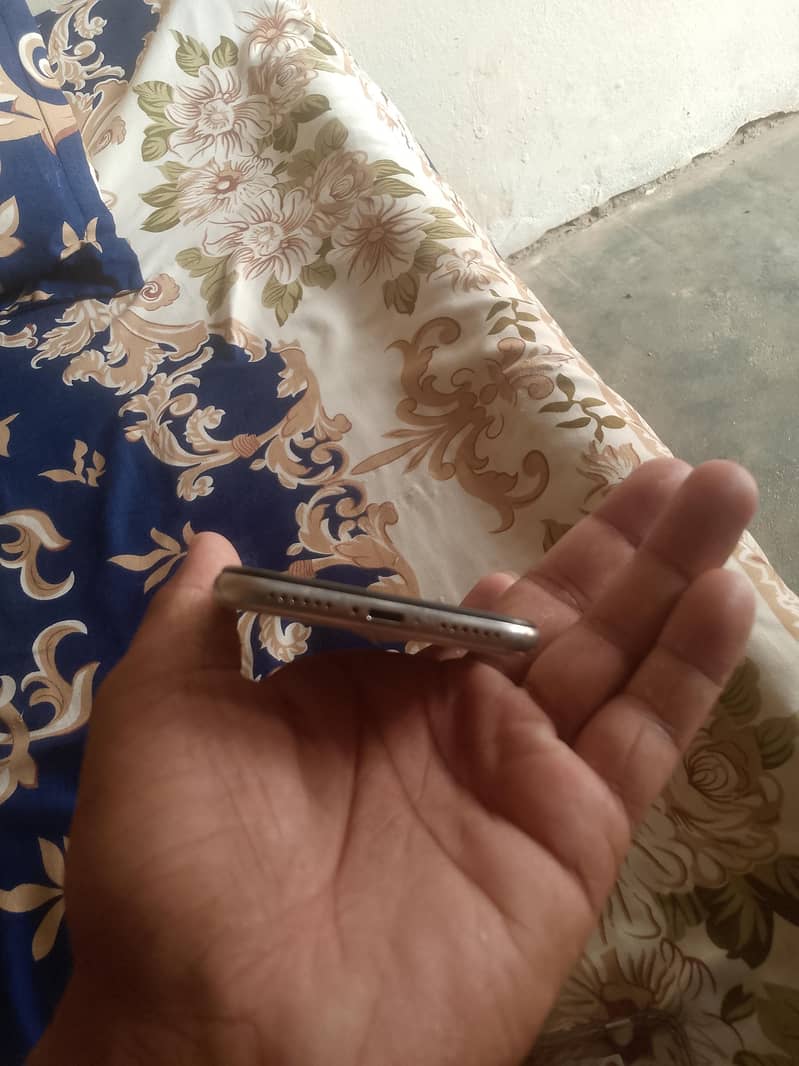 Apple iPhone X 5