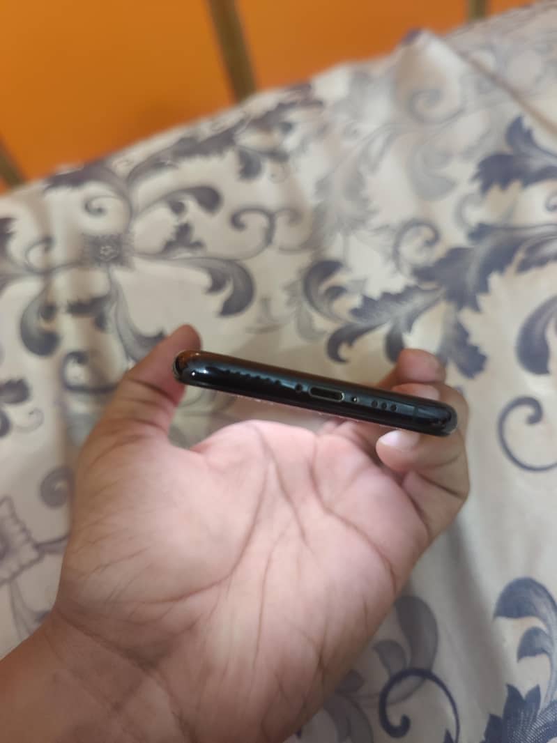 Apple iPhone 11 Pro 2