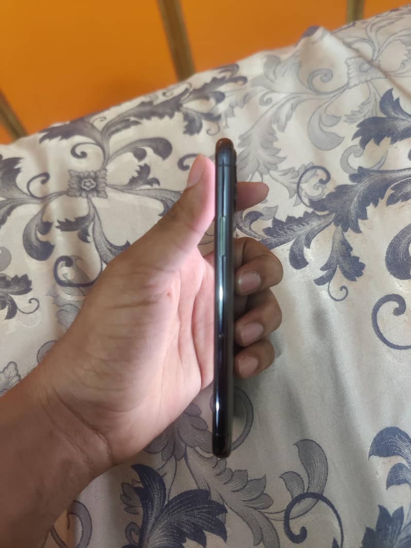 Apple iPhone 11 Pro 3