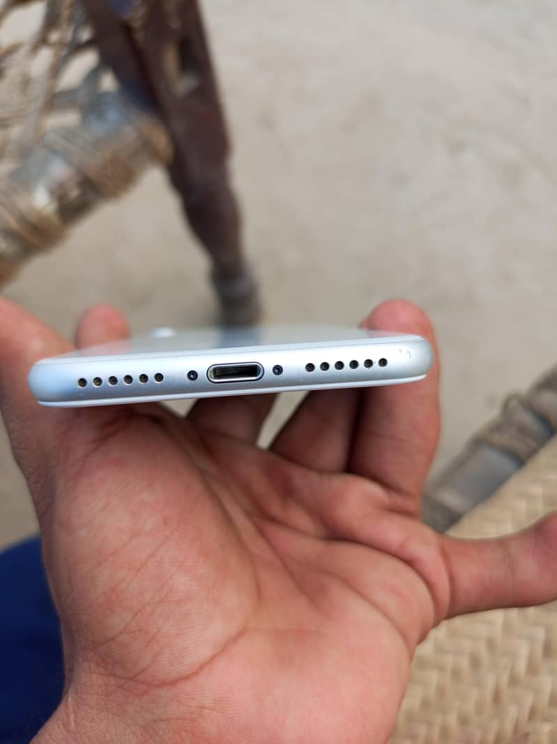 Apple iPhone 8 1