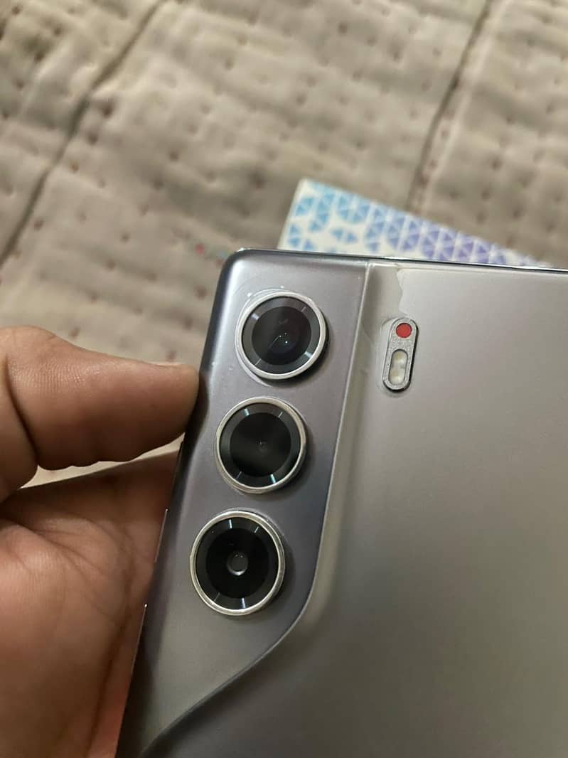 Tecno CAMON 40 Pro 4