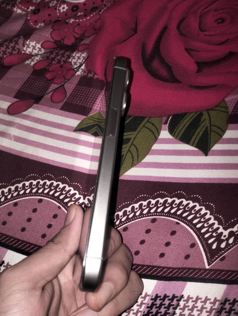 iPhone 15 pro 3