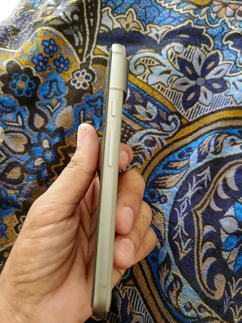 google pixel 8 10/10 condition 2