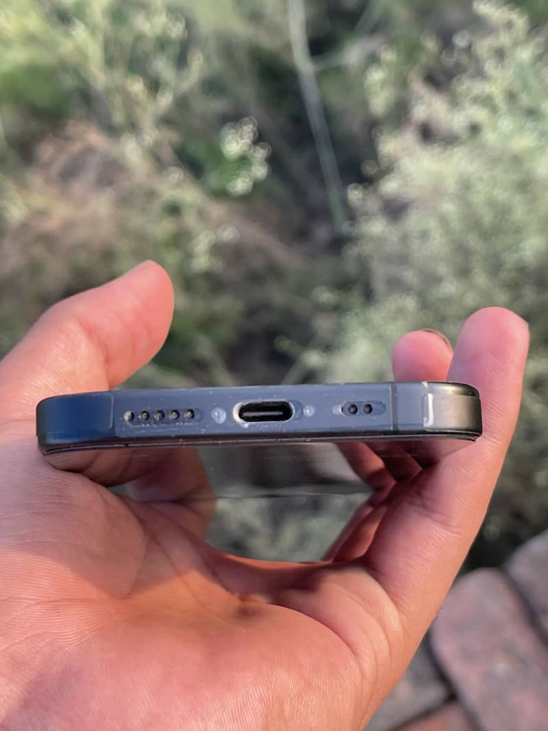 Apple iPhone 15 Pro 2