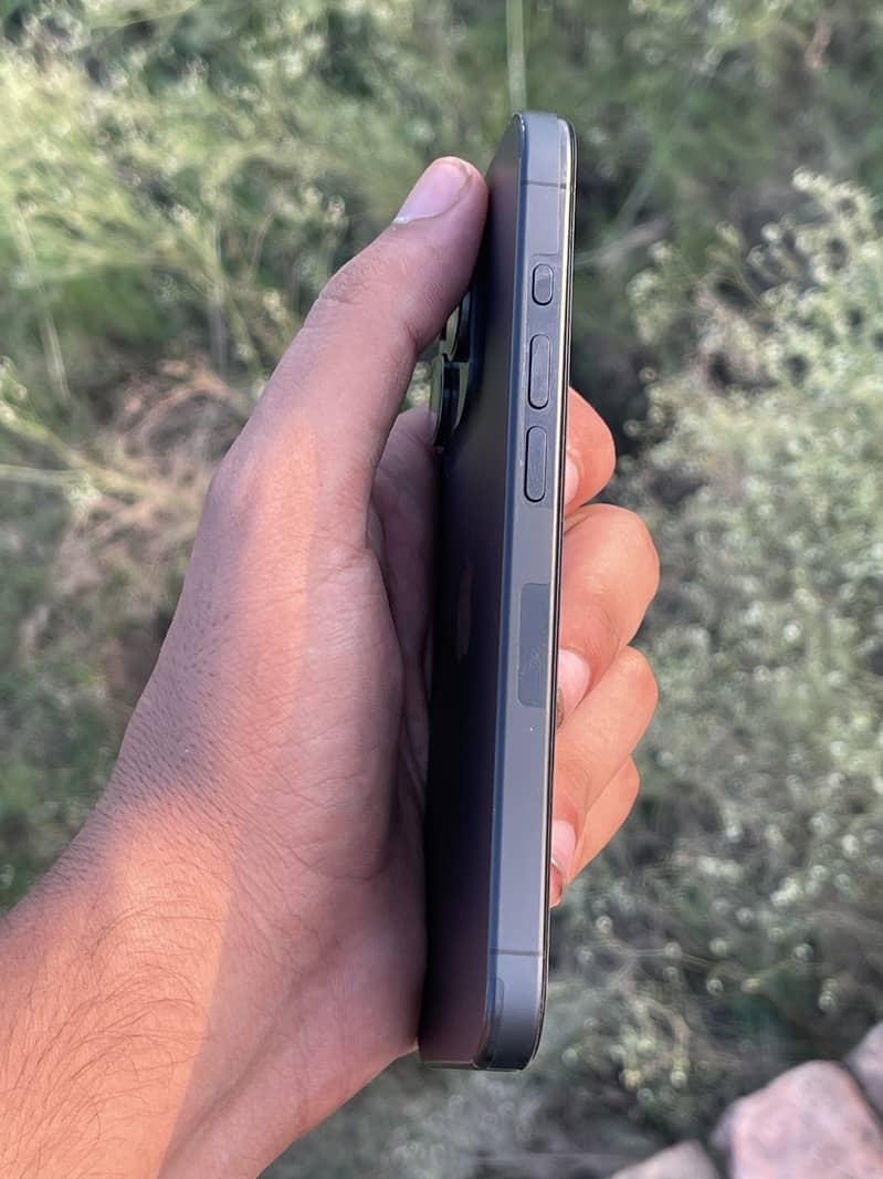 Apple iPhone 15 Pro 3
