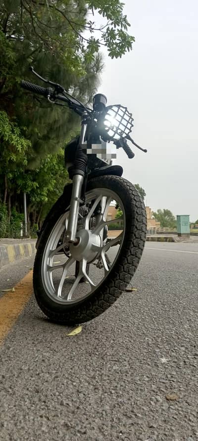 united 100 uplift in cafe racer