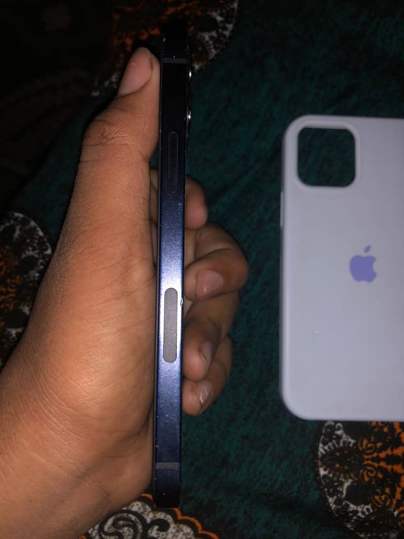 Apple iPhone 12 2