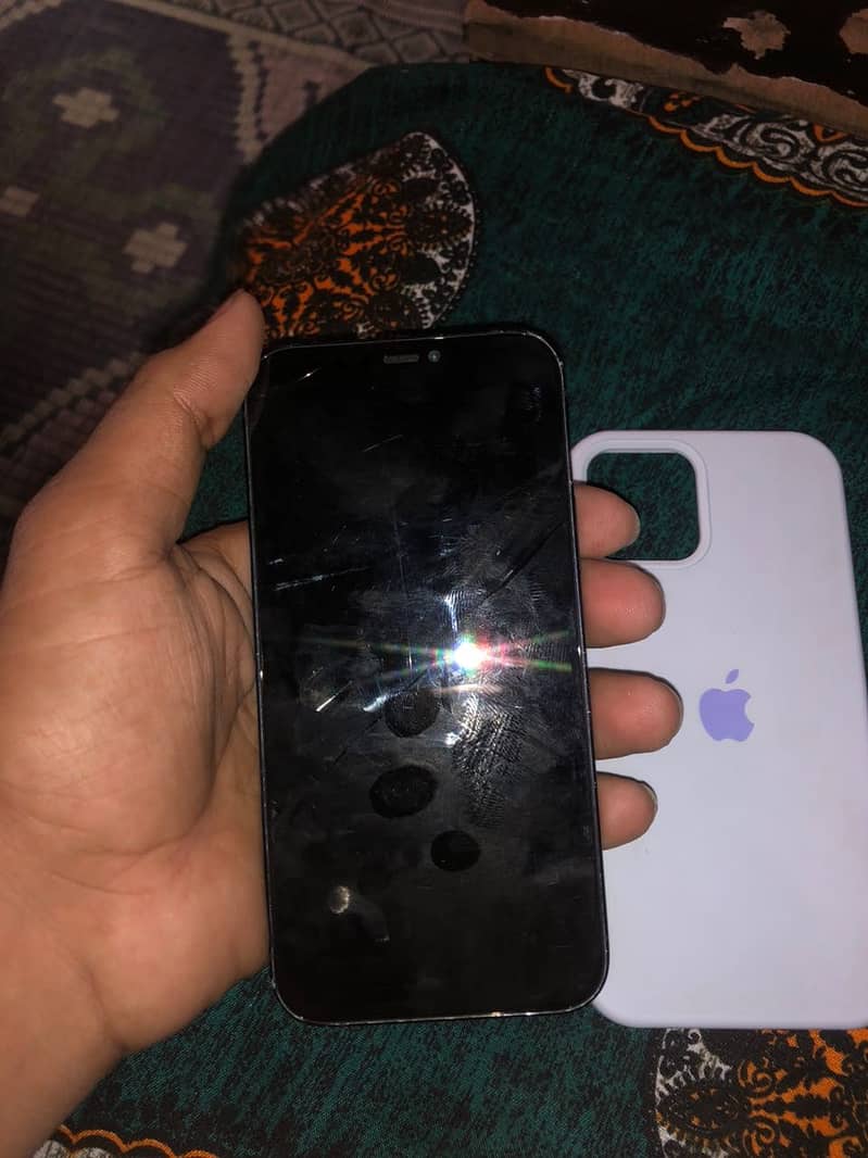 Apple iPhone 12 4