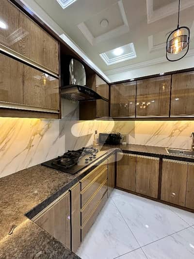 Perfect Prime Location 1050 Square Feet Flat In Garden East For sale