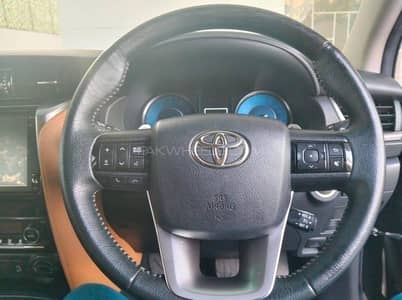 Toyota Fortuner V 2022