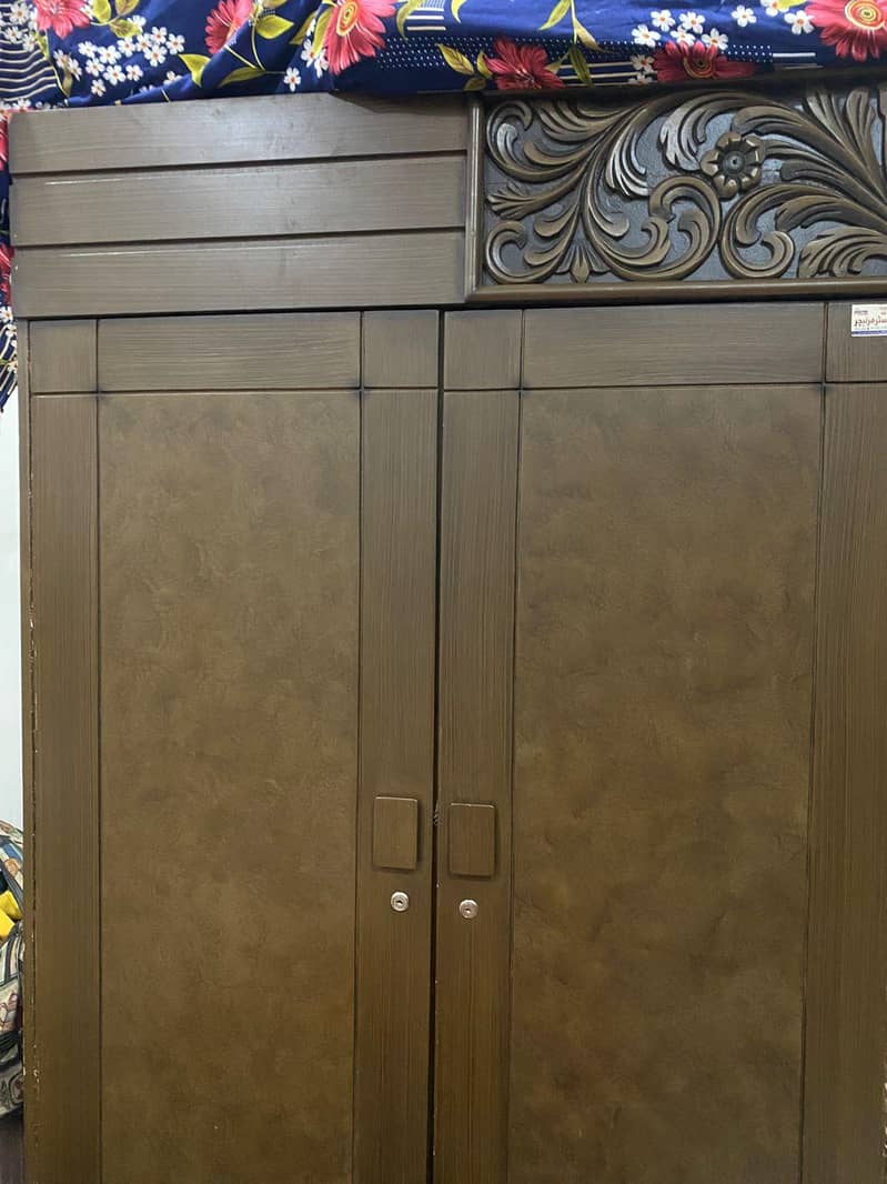 Crown wardrobe 0