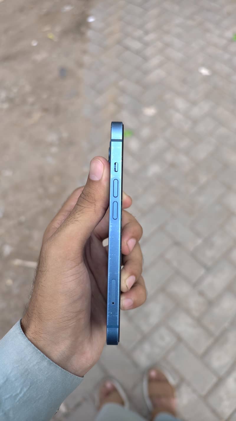 Apple iPhone 13 2
