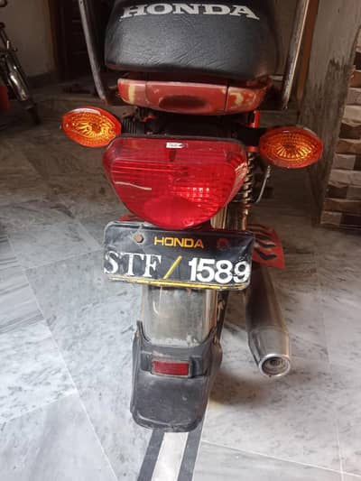 Kapi bhi hai aur later bhi hai iska