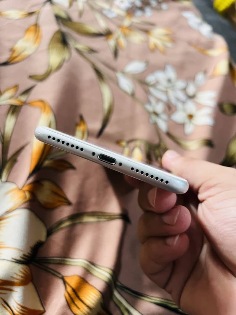 Apple iPhone 7 Plus 2