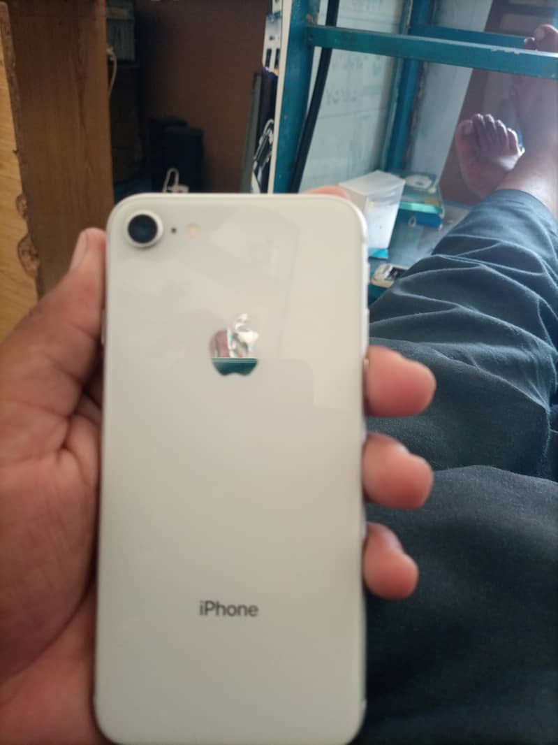 Apple iPhone 8 1