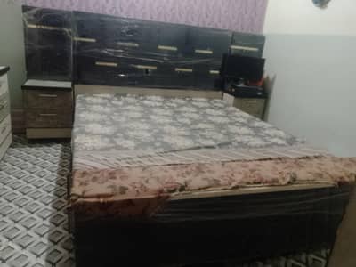 Full Bedroom Furniture Sat For Sale