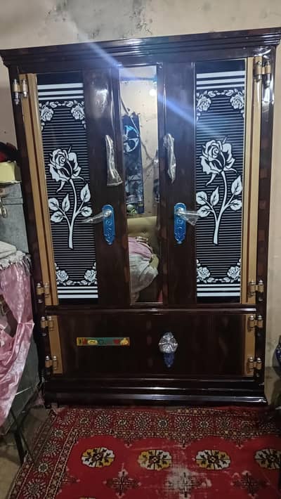 almari 1 week used