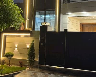 On Excellent Location 10 Marla House In Beautiful Location Of Bismillah Housing Scheme In Lahore