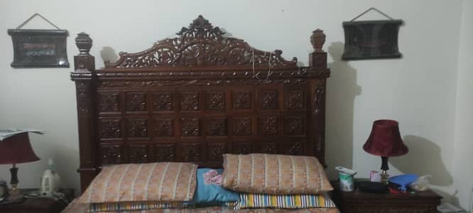 Chiniot Carved Sheesham Wood King Size Bed with 2 Side Tables